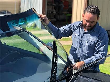 Why Mobile Windshield Replacement is Replacing the Traditional Auto Glass Shop
